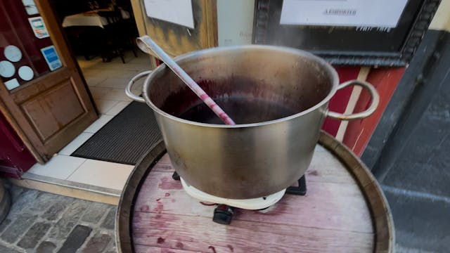 Warm wine in Paris