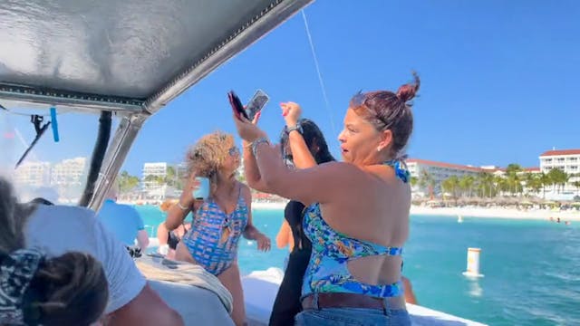 On the boat with Elisa and Le Bonx