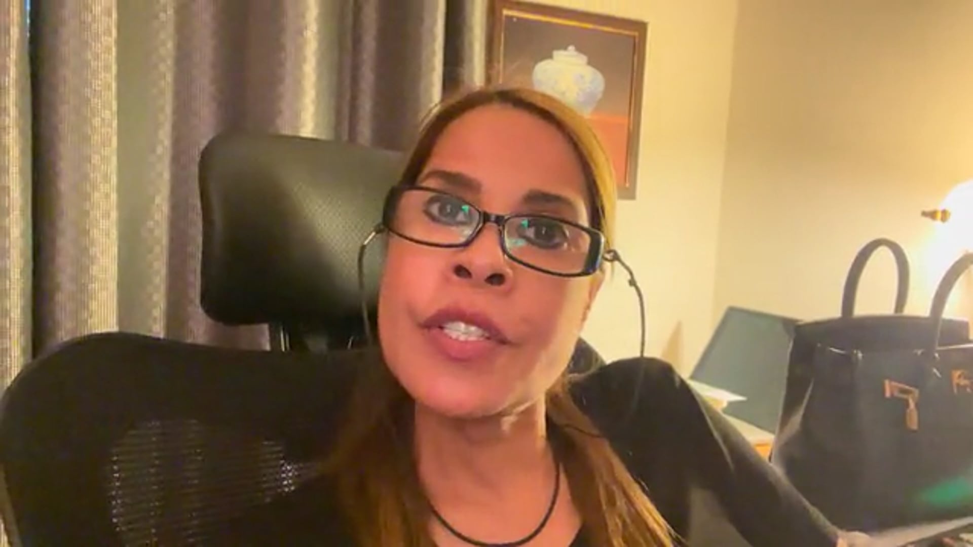 Neighbors and drama in Aruba