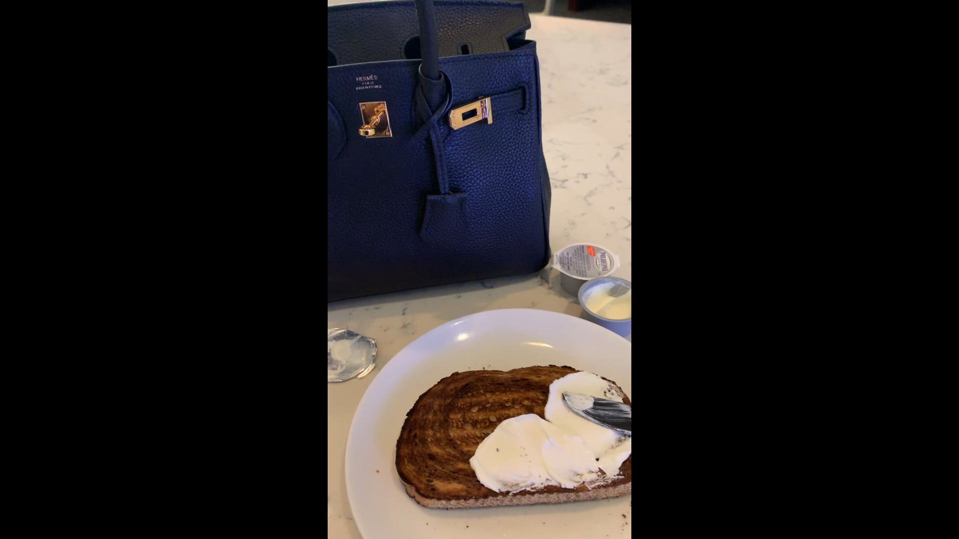 Toast with cream cheese