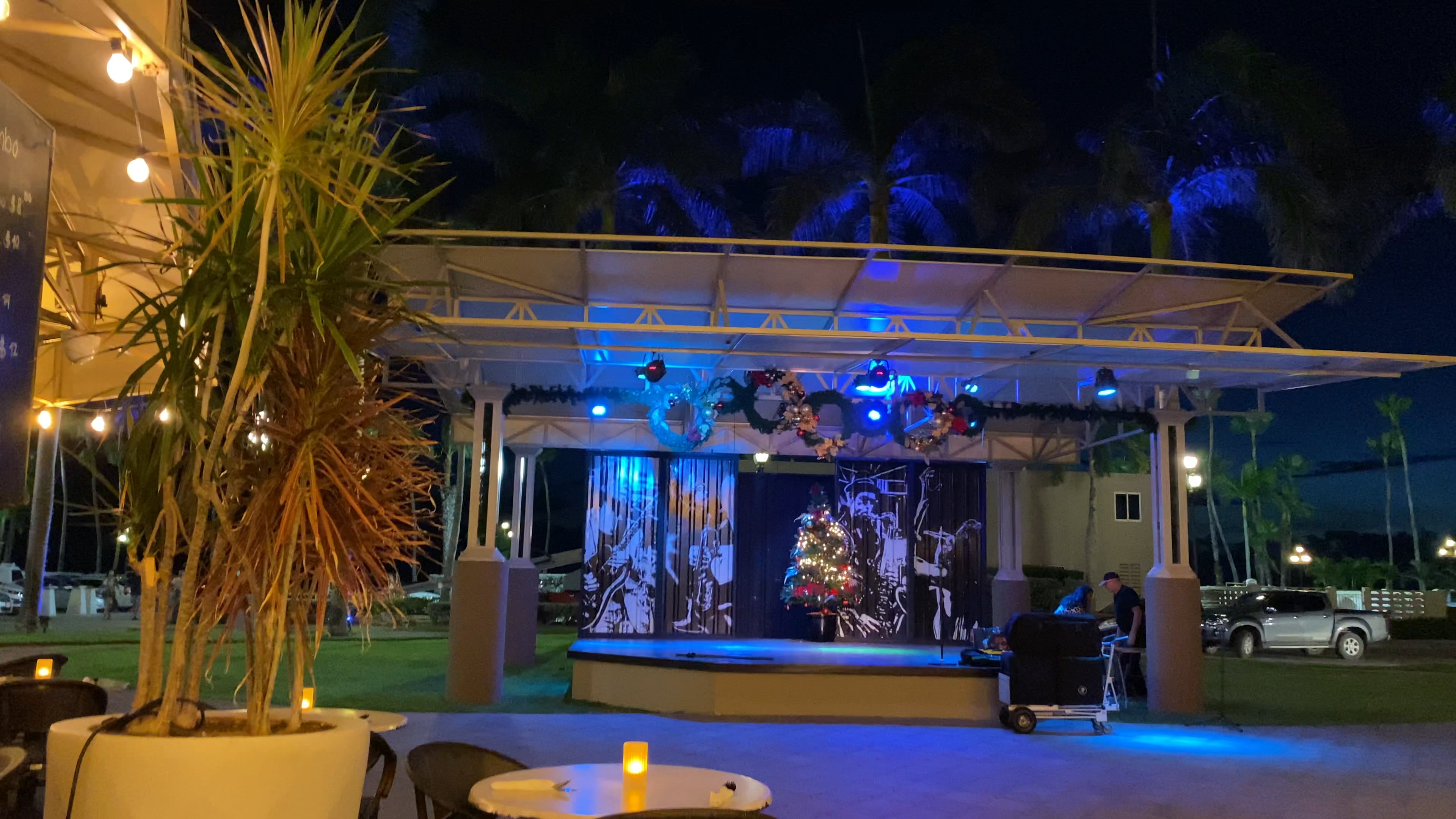 Yeah!! Amy is singing tonight!