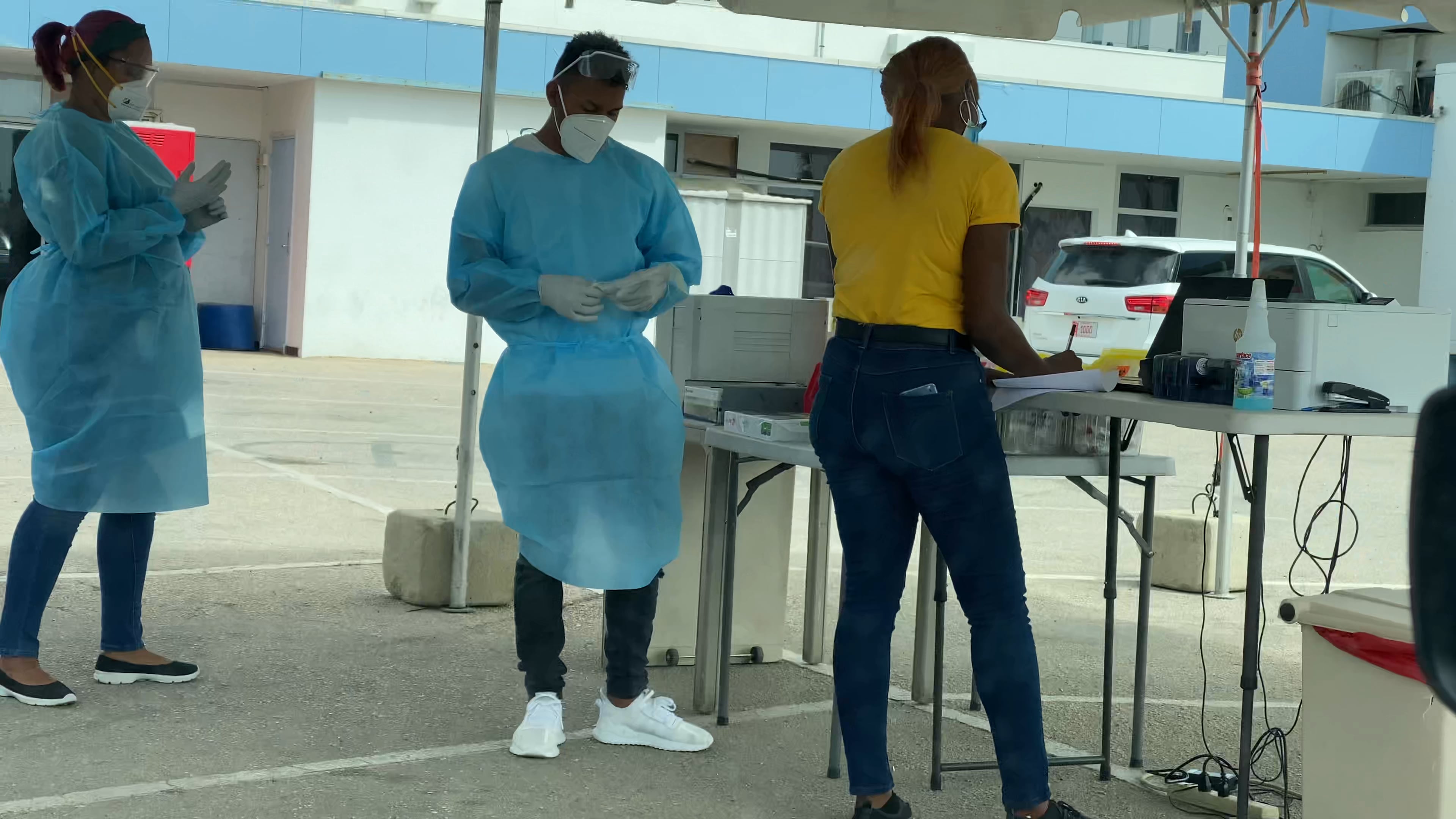 Serious behavior 4 a covid test in Aruba