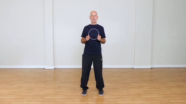 Mini qigong 09 - Mobilising the lower back 01