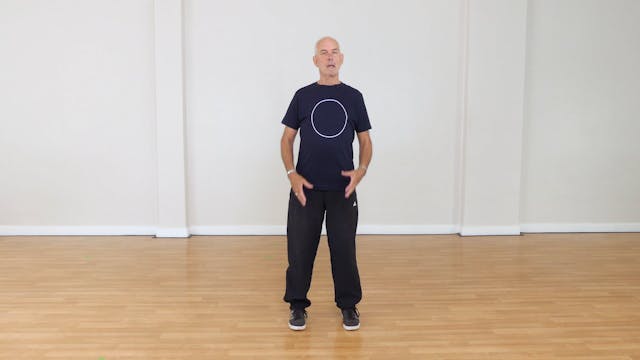 Mini qigong 11 - Mobilising the lower back 03