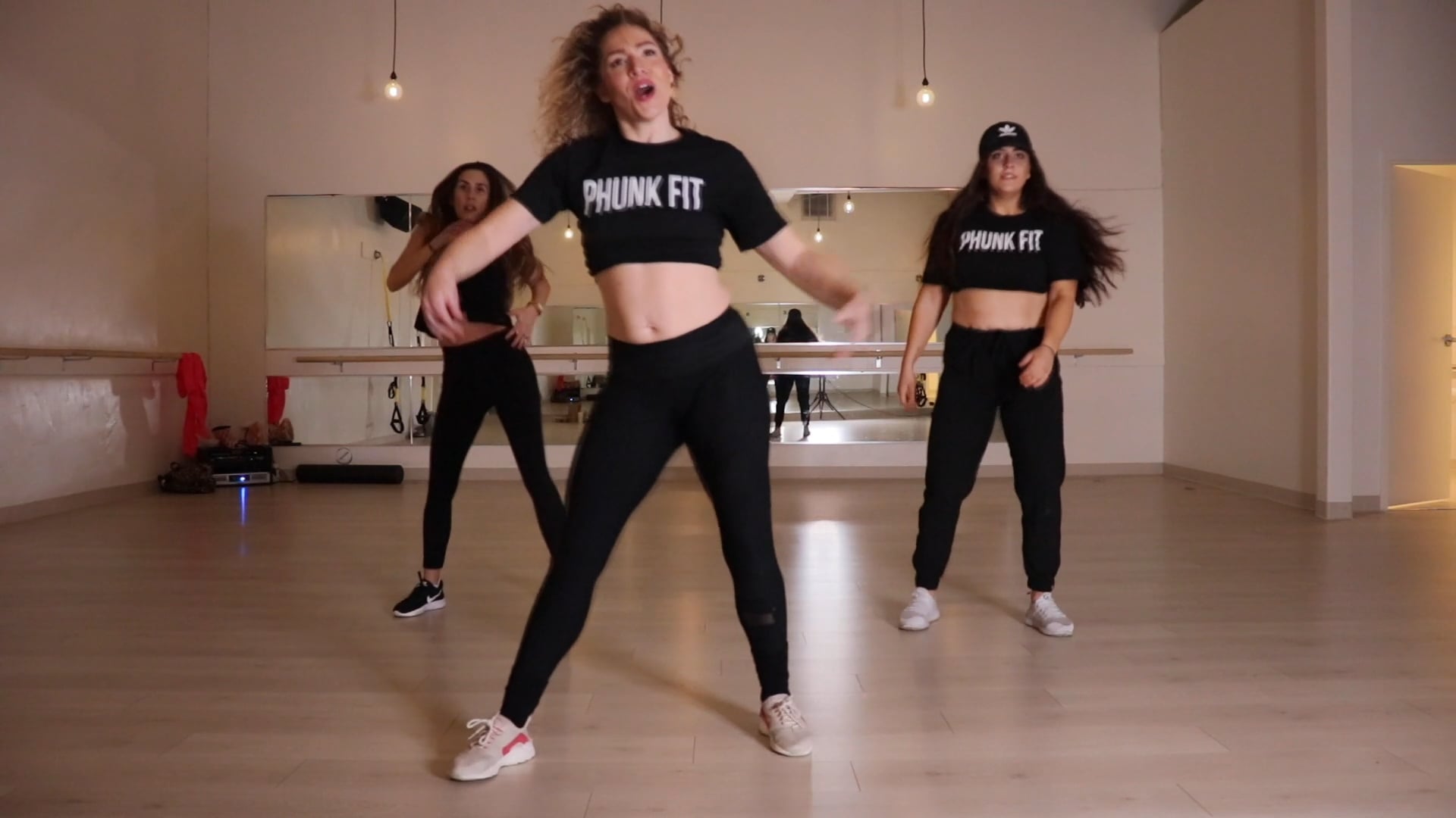 Please Me - Cardi B & Bruno Mars (Mirrored)