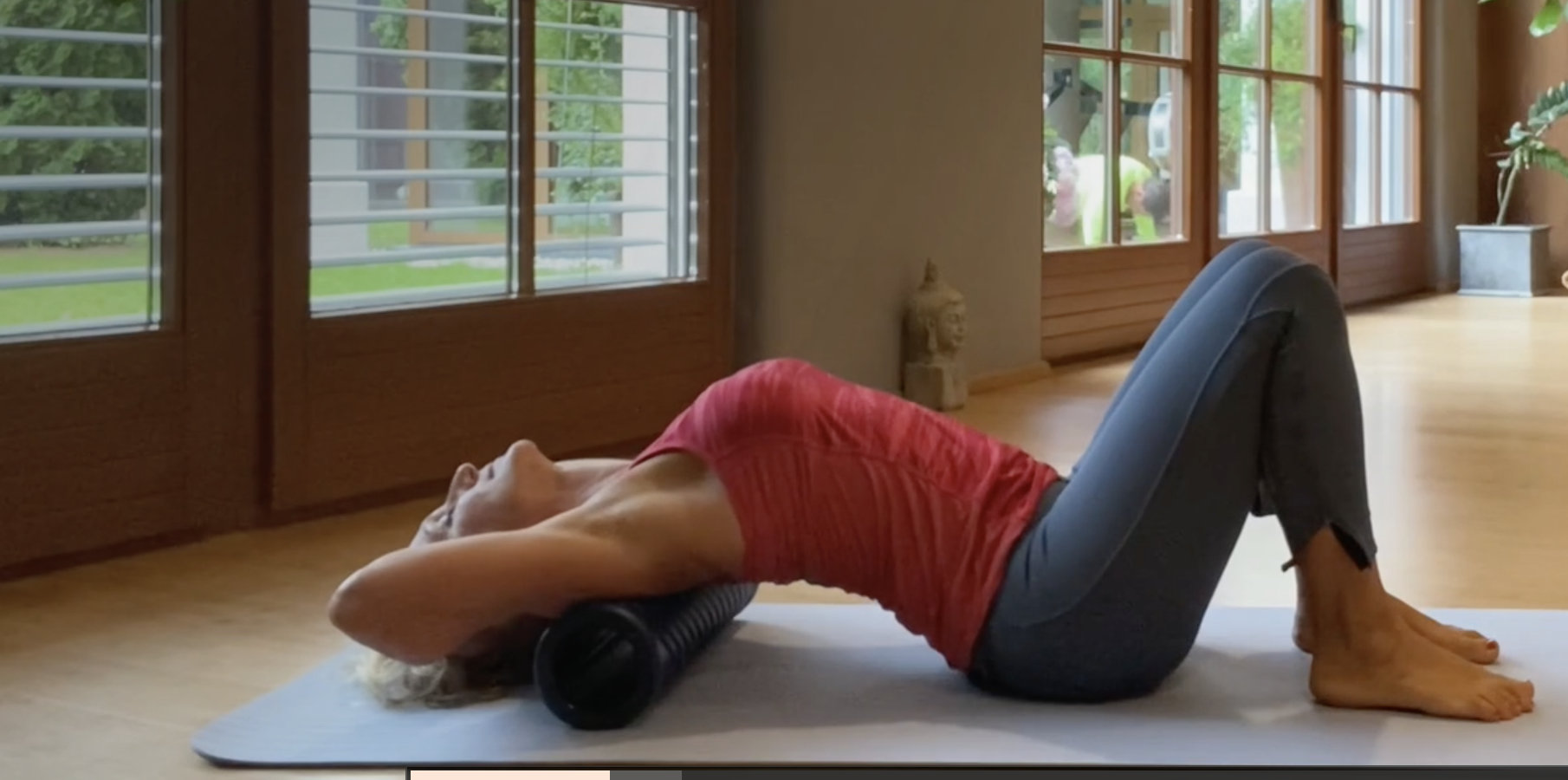 Pilates mit der Faszienrolle