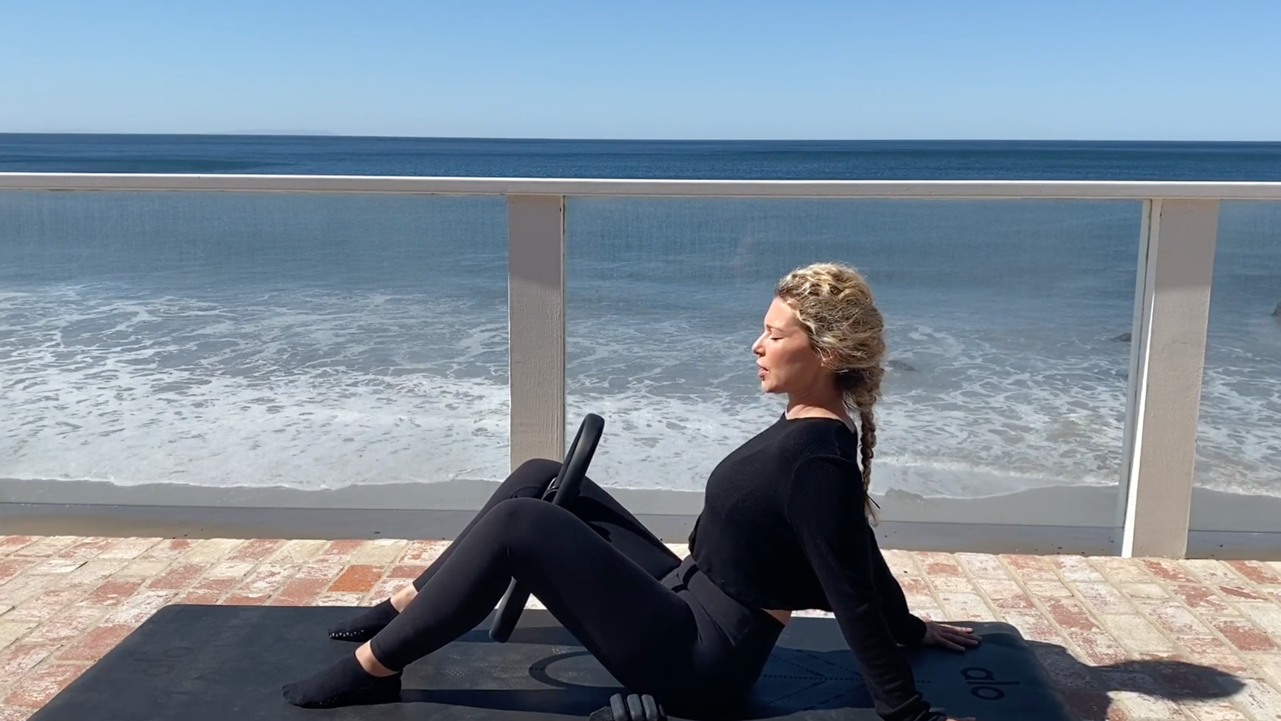 25 Min: Quickie // Inner Thigh Dreams // Ankle Weights & Ring