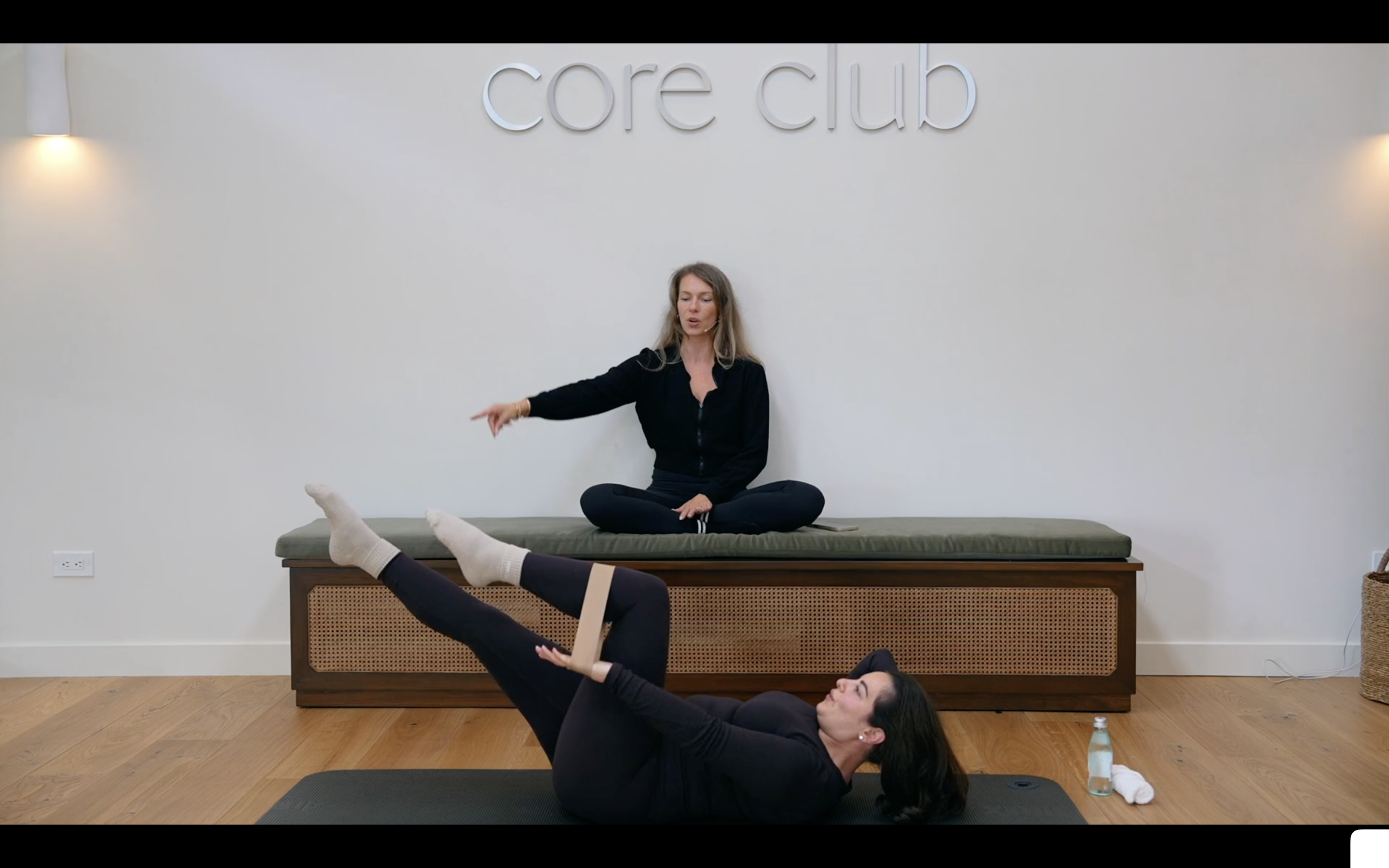 15 Min: Quickie Abs // Bands