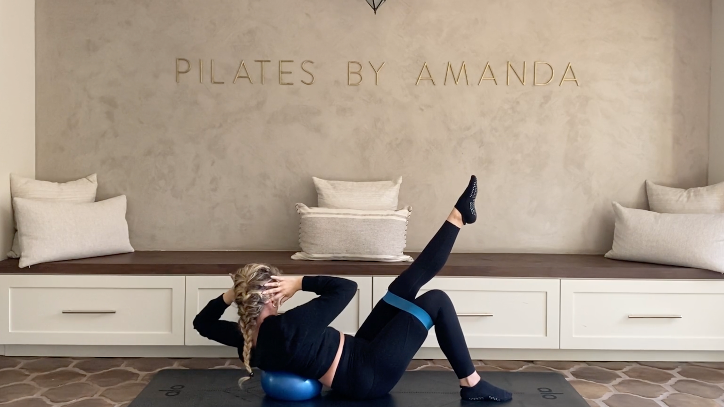 22 Min: Quickie // Abdominals // Ball & Band