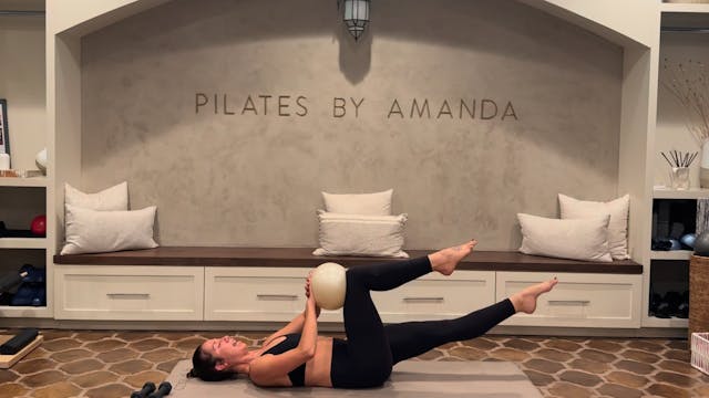 33 Min: Arms & Abs with Alexia // Bal...