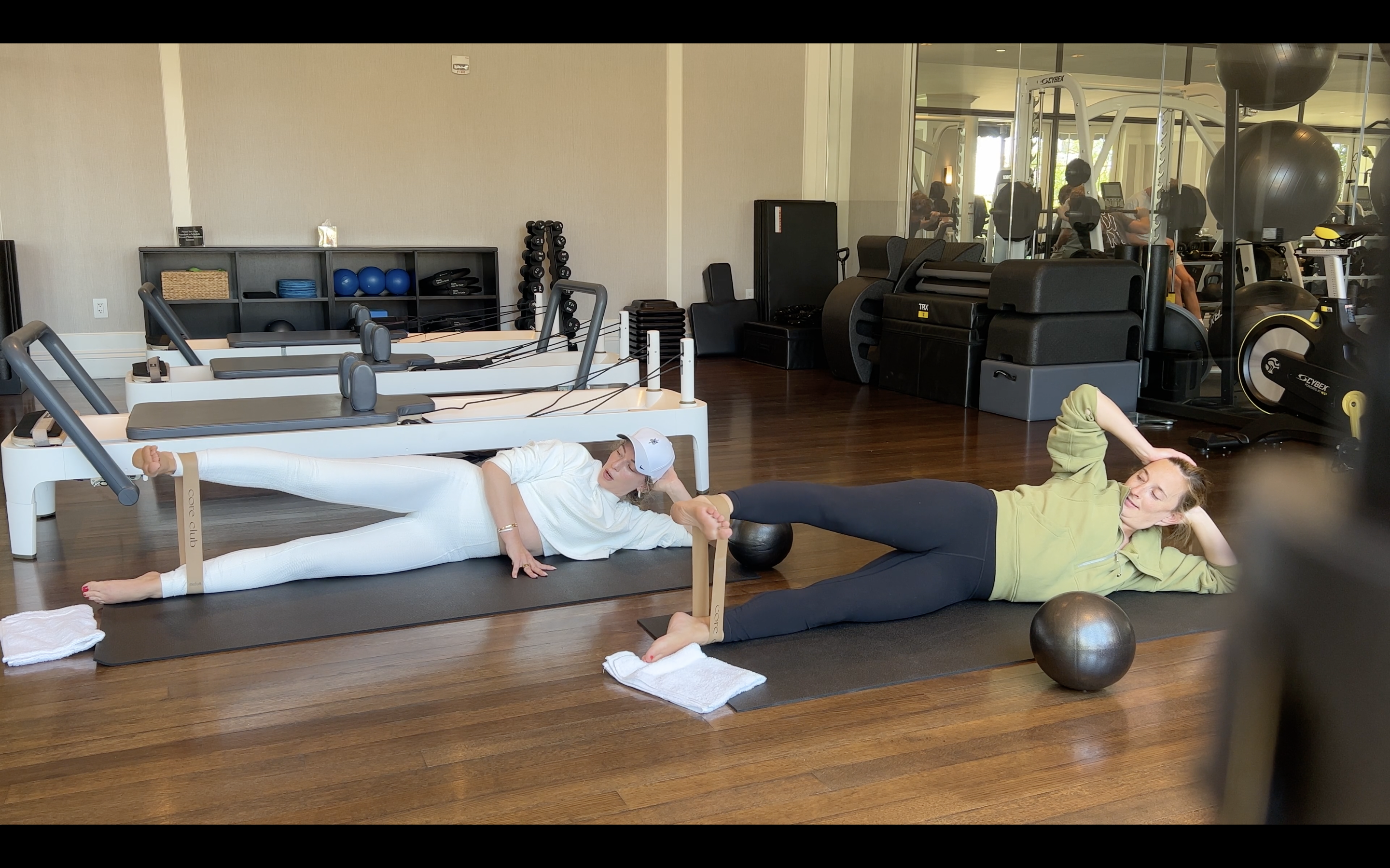 37 Min: WhatsGabyCookin // Full Body // Ball & Band