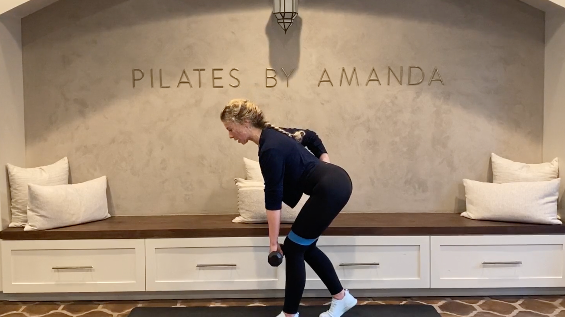 33 Min: Advanced Introduction // Lower Body // Bands & Hand Weights