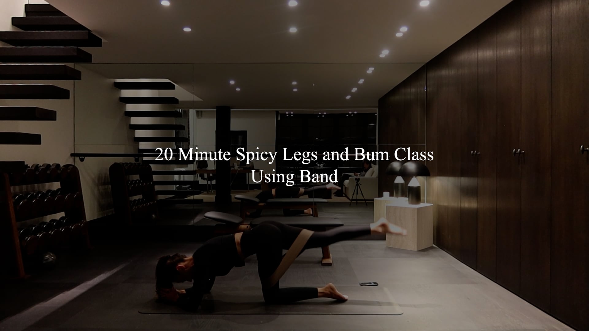 DAY 22 // 20 minute spicy legs and bum class using the band