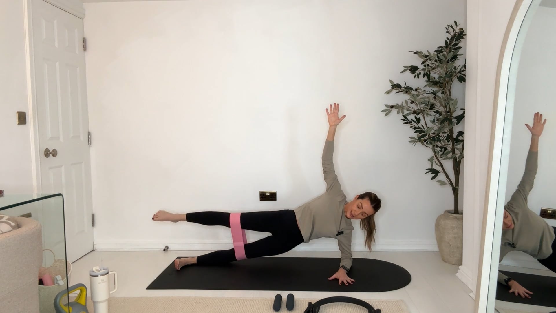 15 min express lower body sculpt with hand weights & band