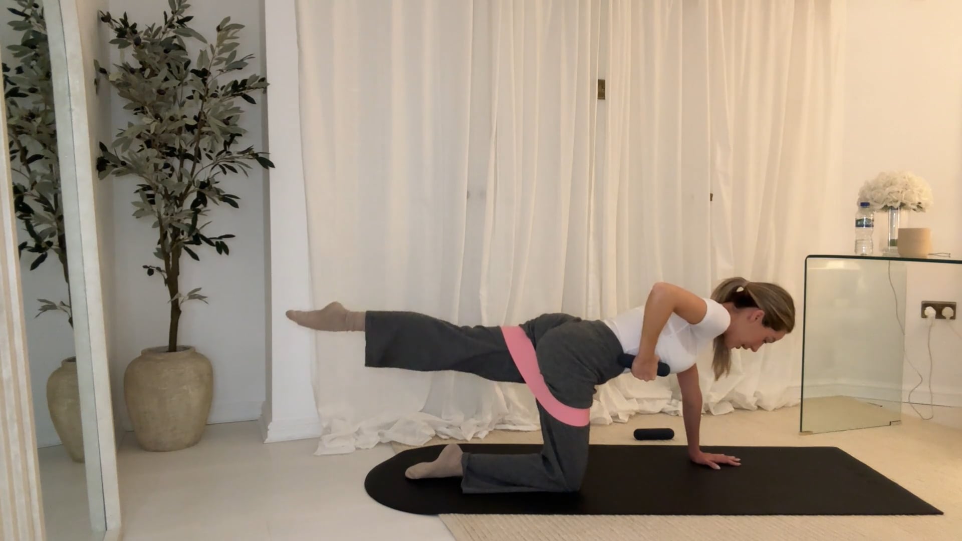 15 min Mum Club Core & Arms Class with the Resistance Band & Hand Weights