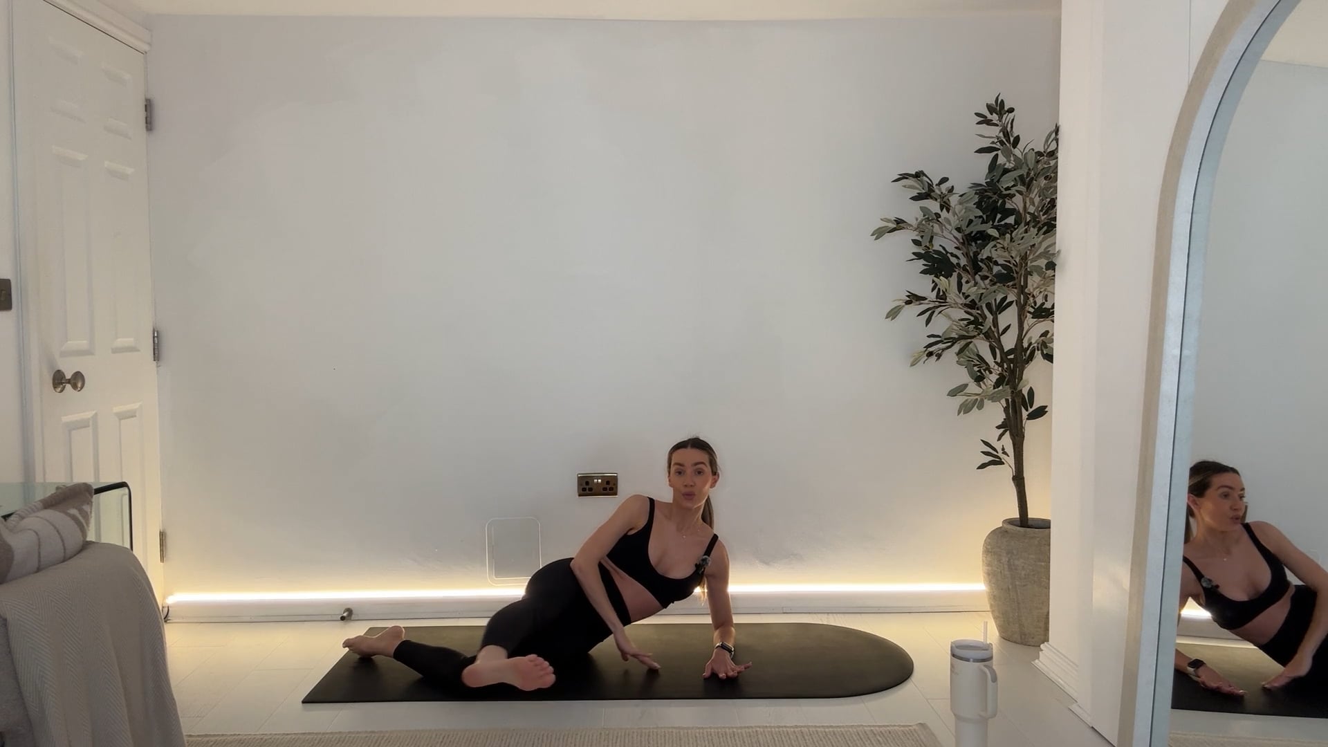 25 min Kickstart the week: Reground, Lengthen & Powerhouse Class