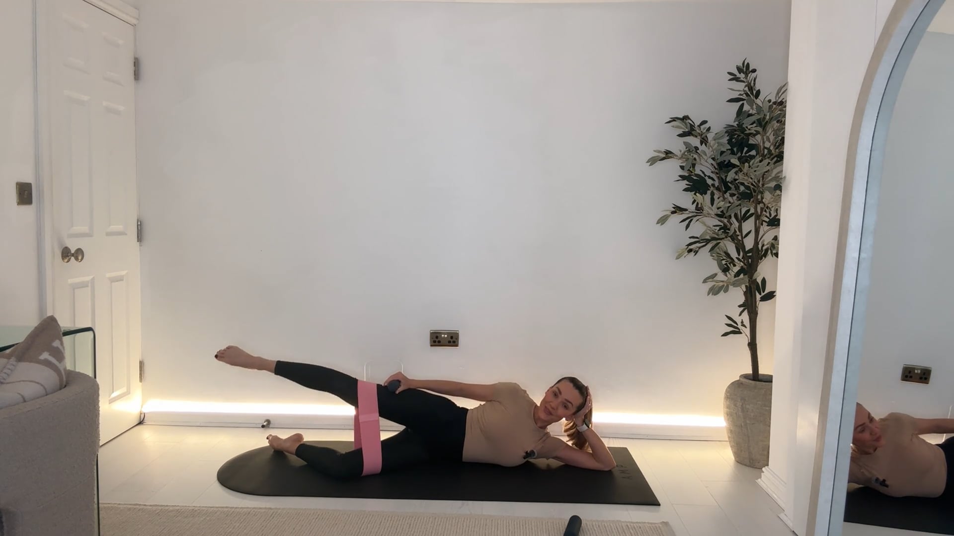 20 min Mum Club Full Body Sculpt with hand weights & band