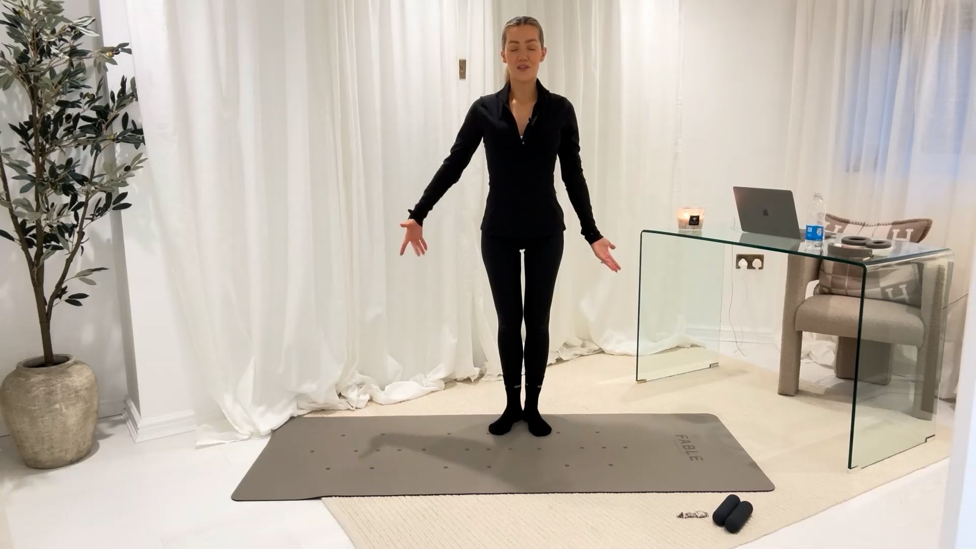 20 minute Glow & Go Strength Class with Hand Weights