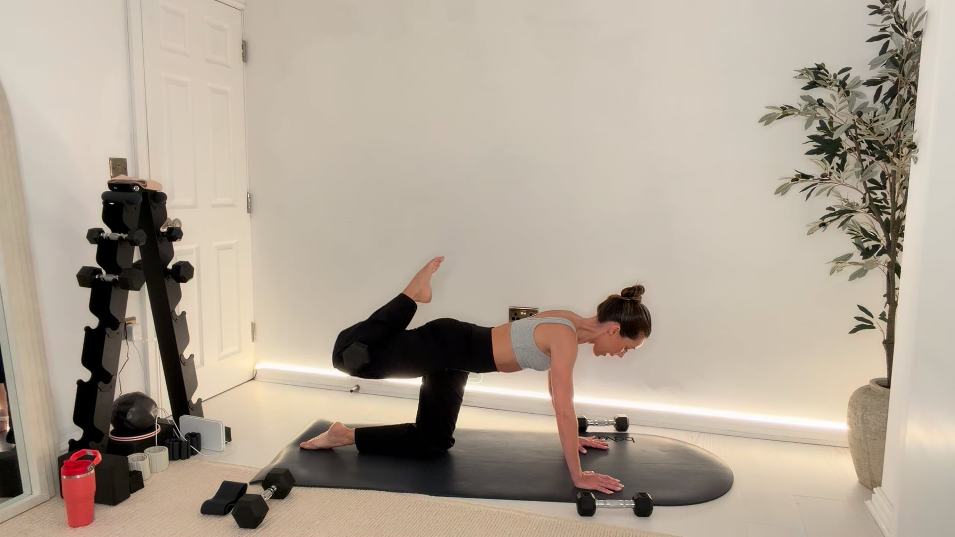 NEW  25 mins Lower Body Focussed Hot Sculpt with resistance band & hand weights