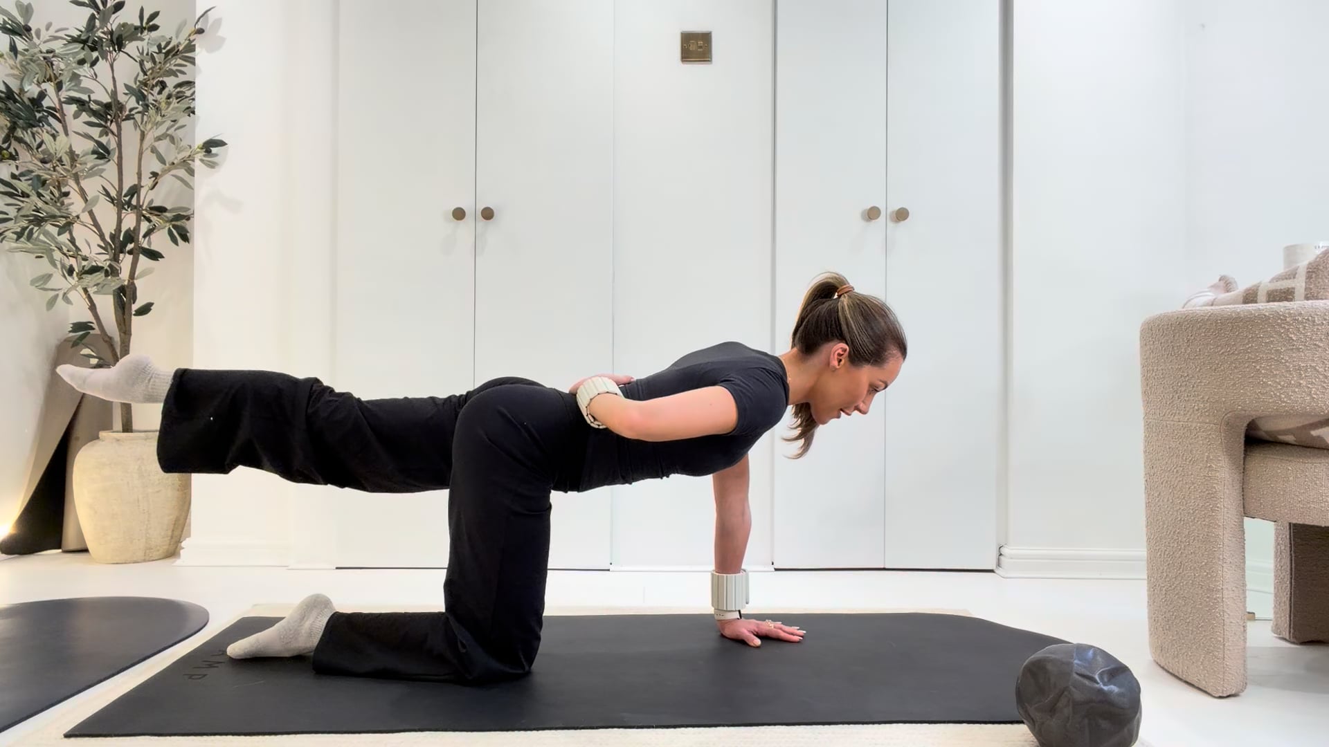 10 min Postpartum Four point kneeling series working on the core, arms & glutes