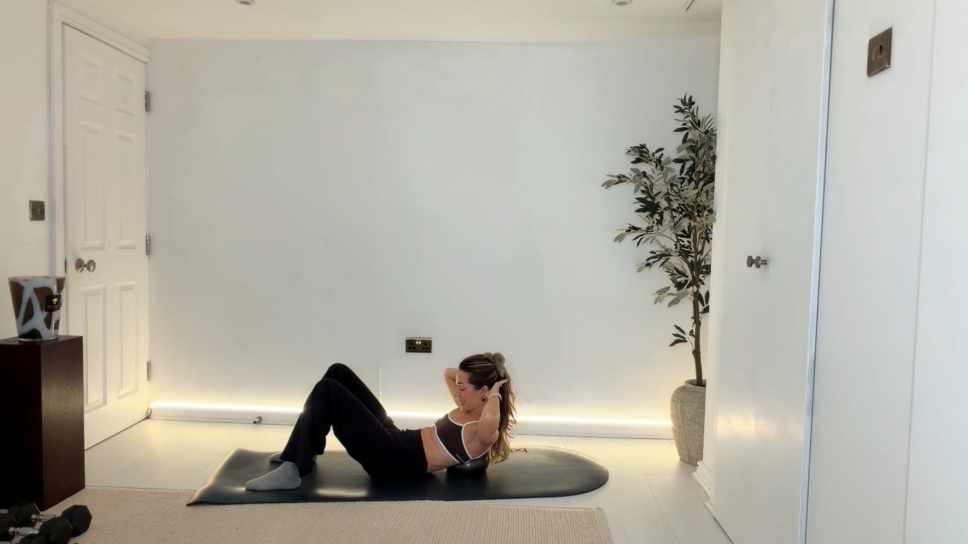 20 min De-bloat own body weighted Class with the Pilates Ball