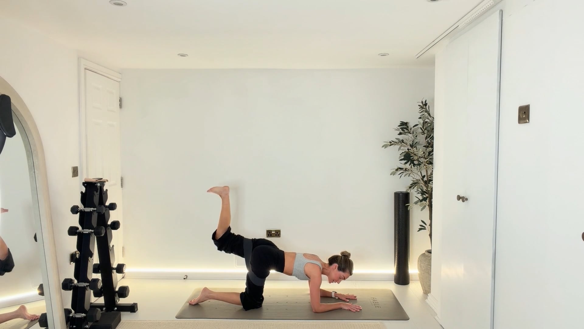 10 min Anywhere Booty Sculpt with Resistance band