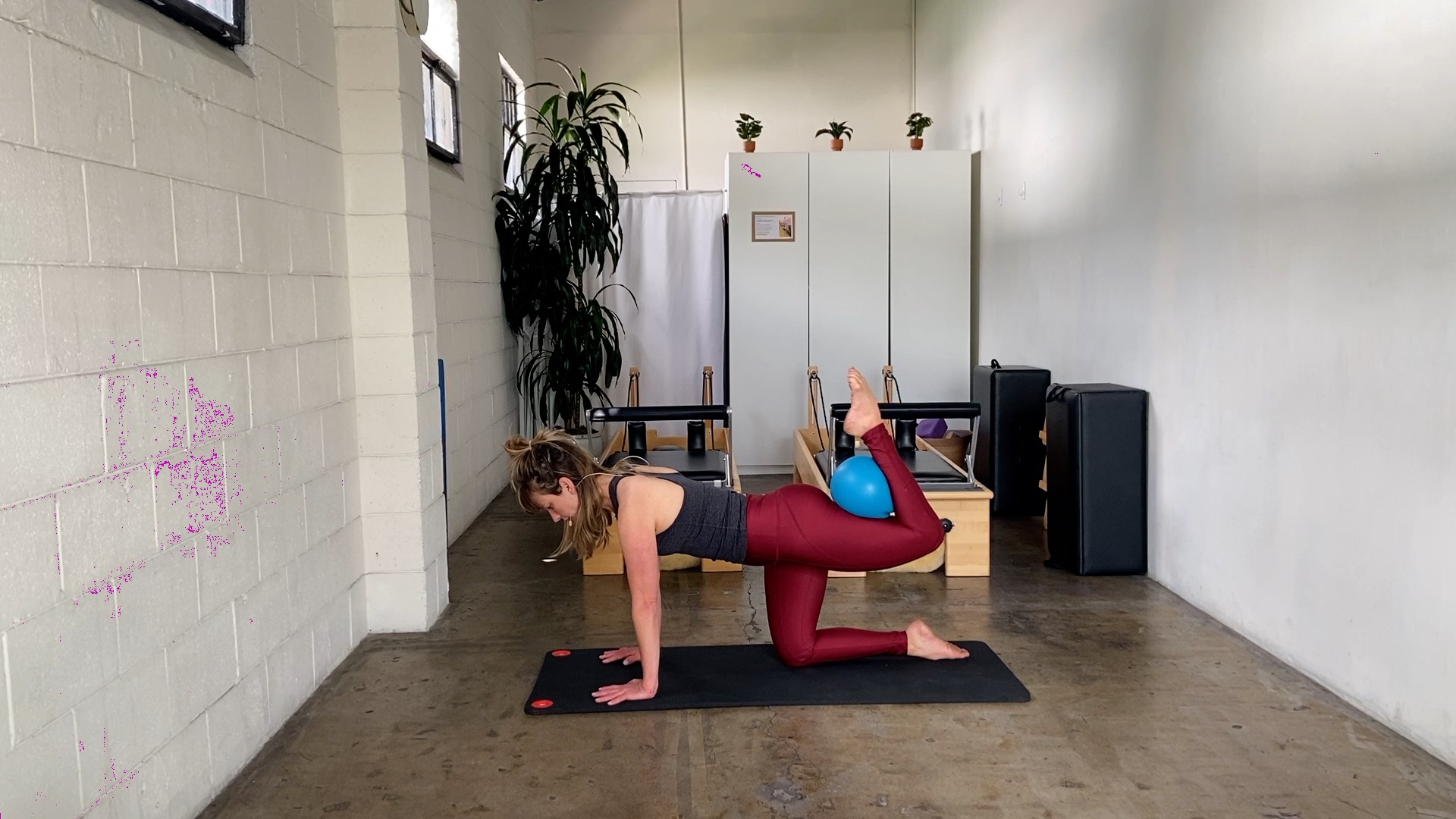 Ball Balance Core Fun. 40 min Mat 