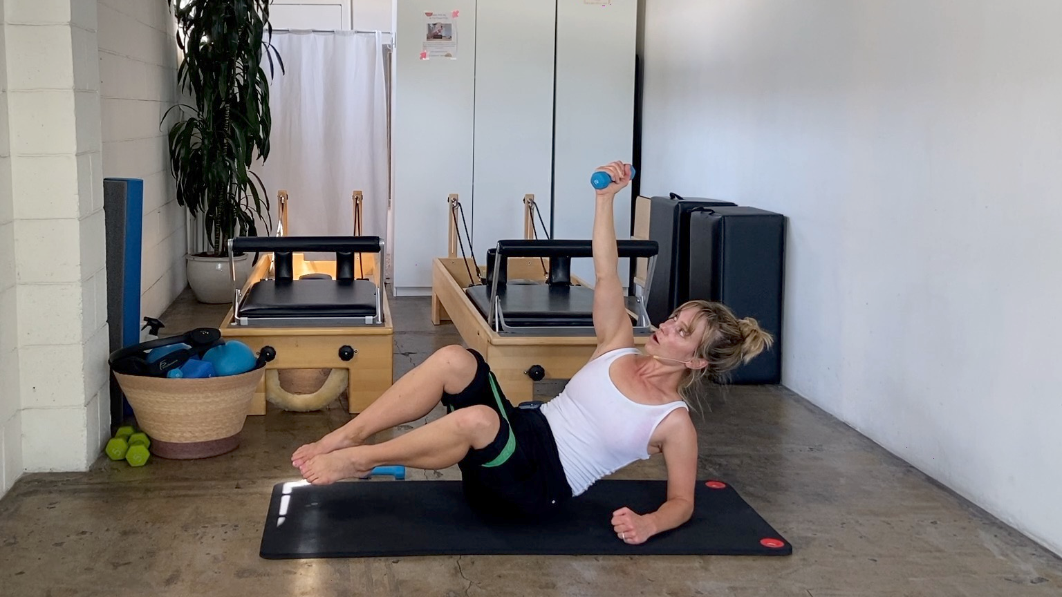 New Core Moves and Arms Mat. weights. band. 43 min