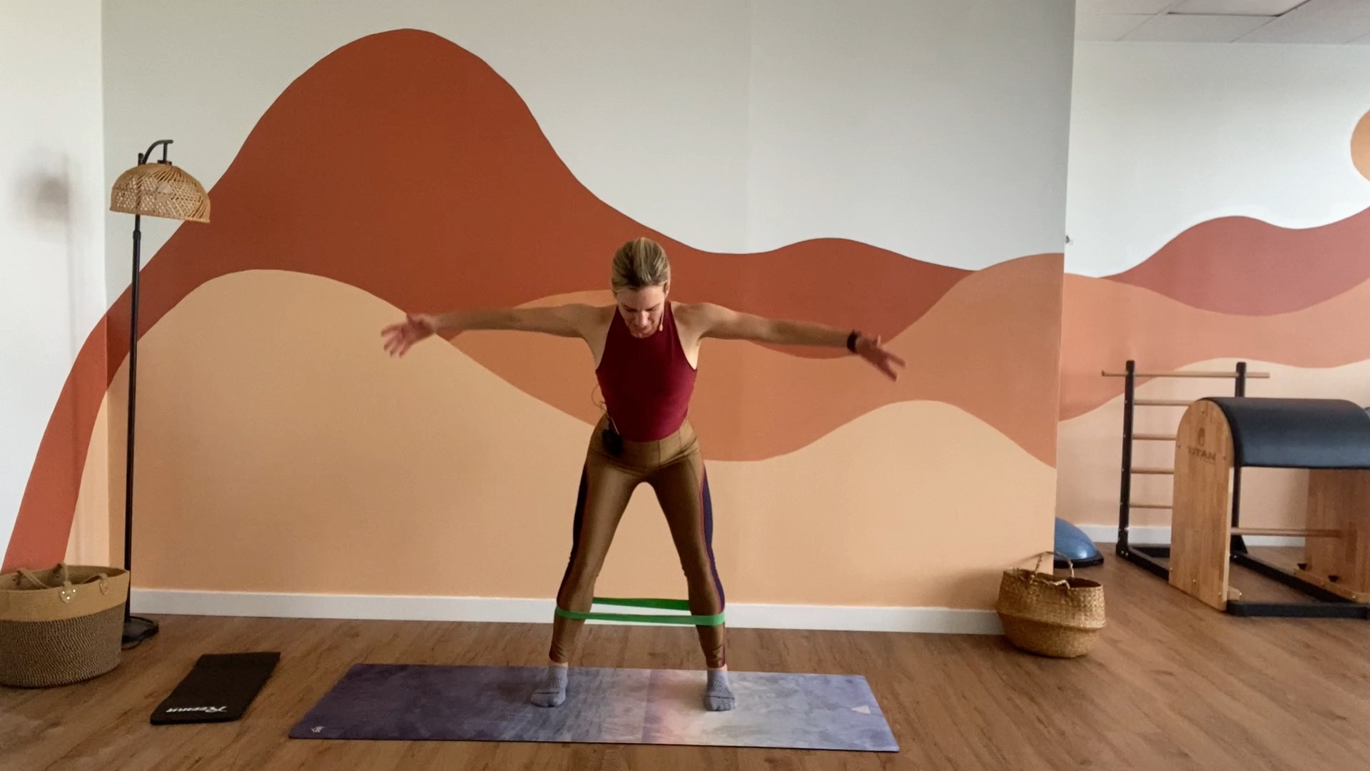 Hips and More! band. 30 min