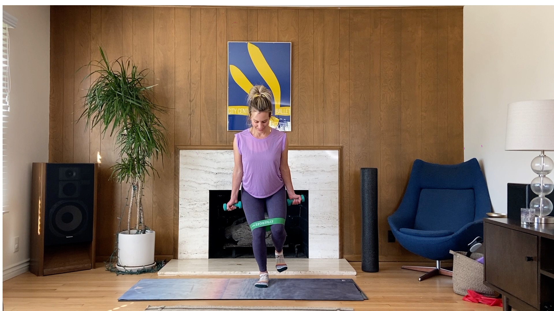 30 min Glutes and Shoudlers: band. weights