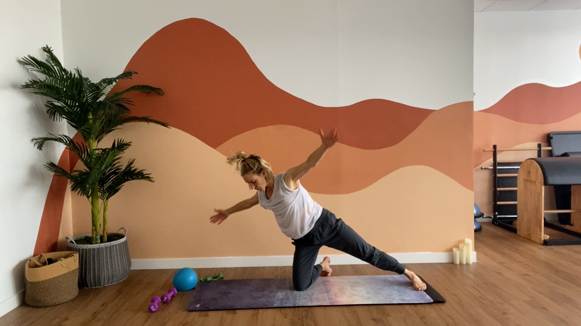 Fluid transitions and New Challenges. 20 min. band. ball. mini band.