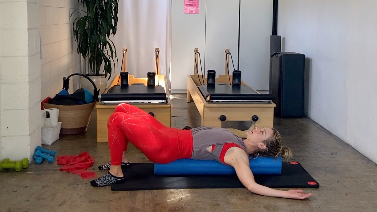 Quick Shoulder Mobility and Chest Stretching. band. roller. 8 min