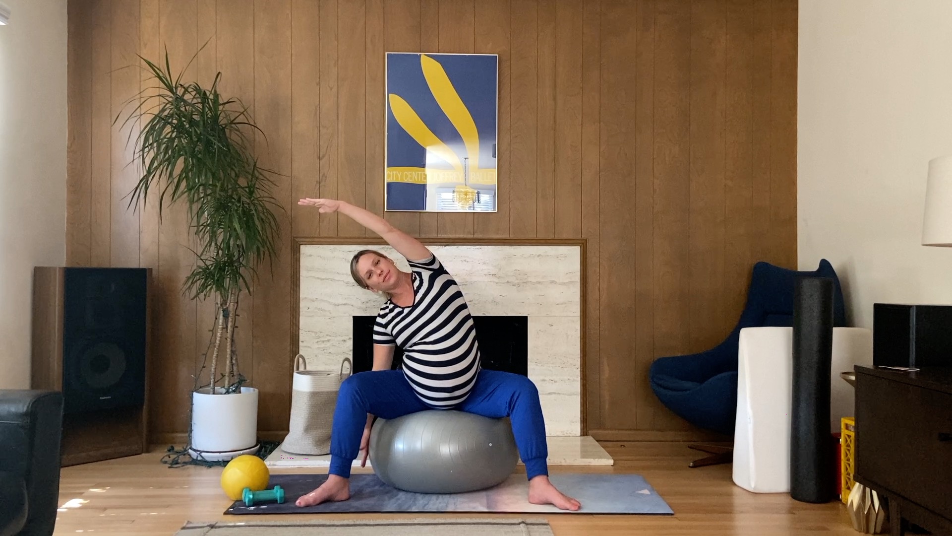 25 min Prenatal Movement Essentials. Extra great for 3rd Trimester!