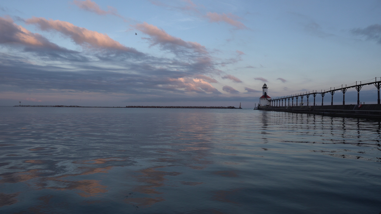 ONIATARÍ:IO • STILL WATER