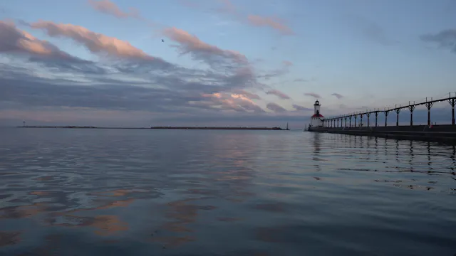 ONIATARÍ:IO • STILL WATER