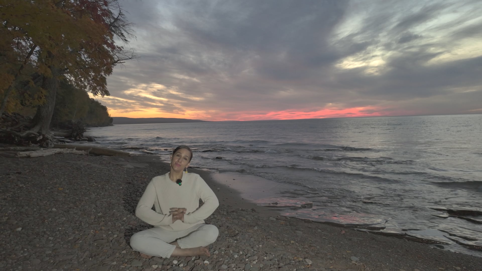 ERIE | ANCHOR | RIPPLES | Stretches and lenghthening for the back and neck