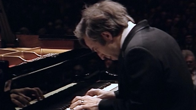 Vladimir Ashkenazy Performs Beethoven 