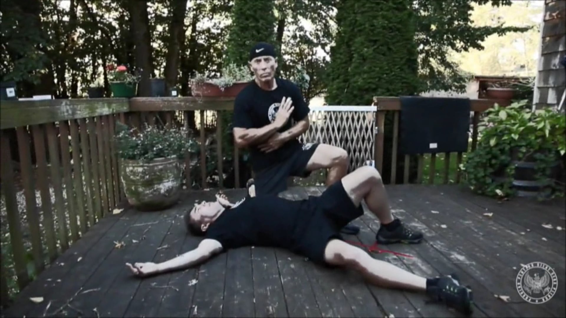 Pukulan avoid by moving toward lead