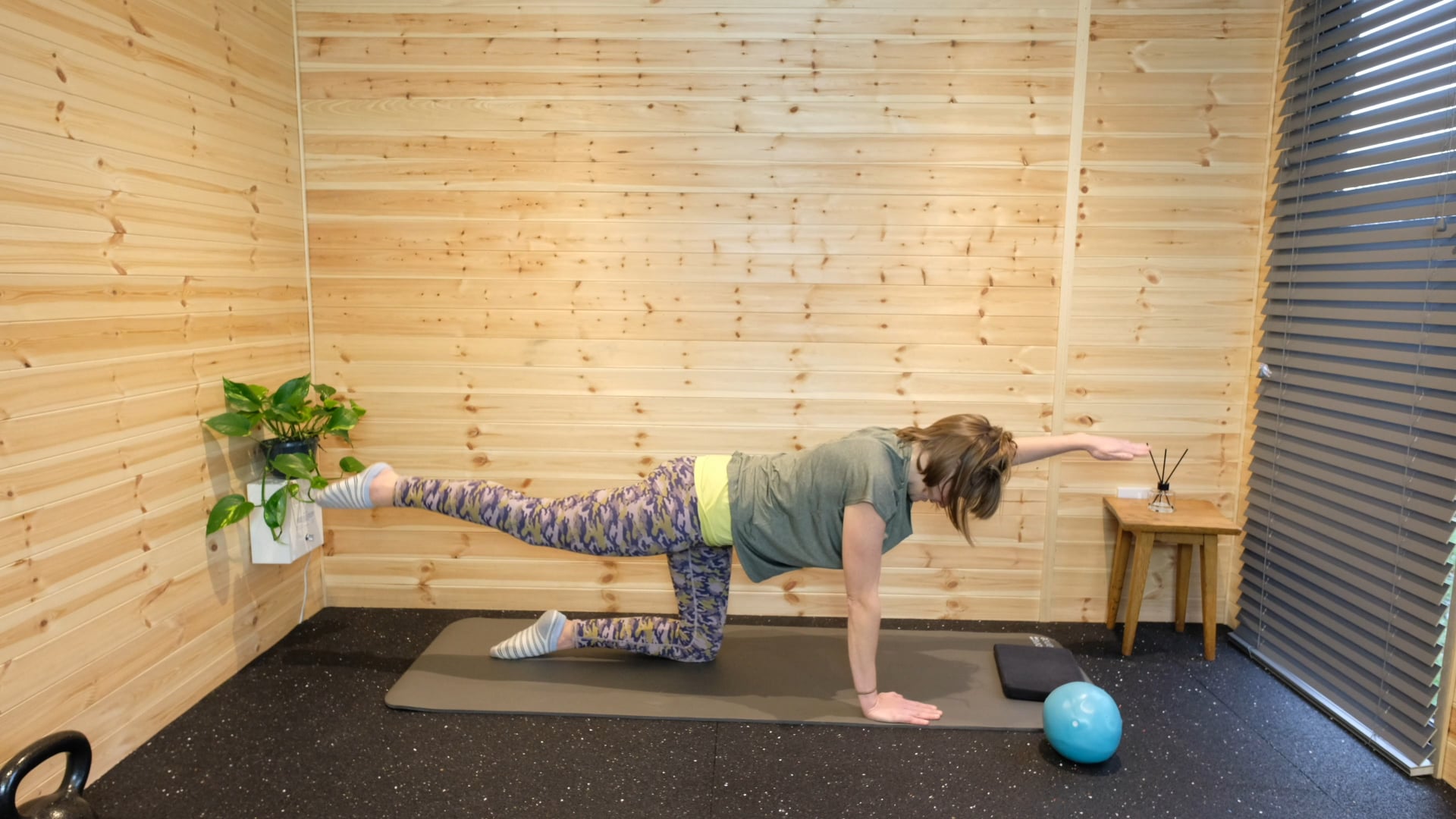 Pre natal conditioning in 4 point kneeling