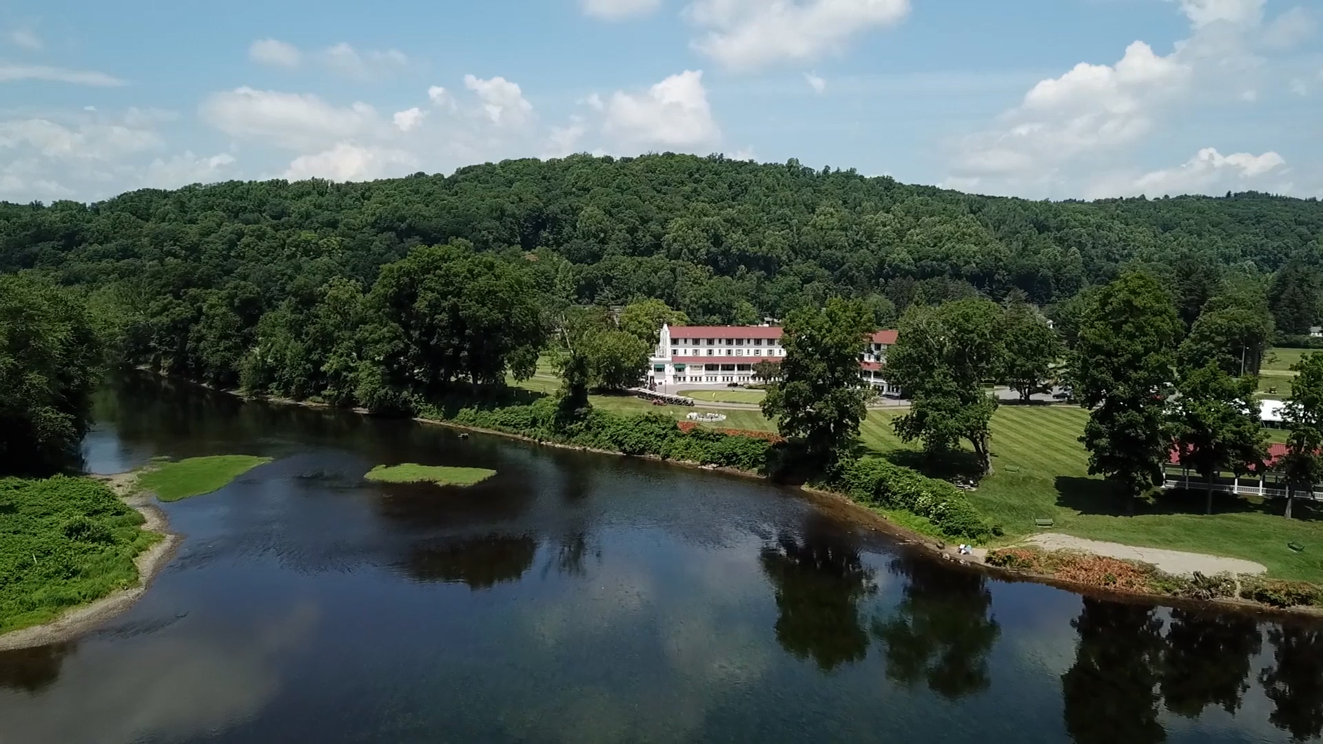 Shawnee Inn Spa And Brewery | Bri & Dee