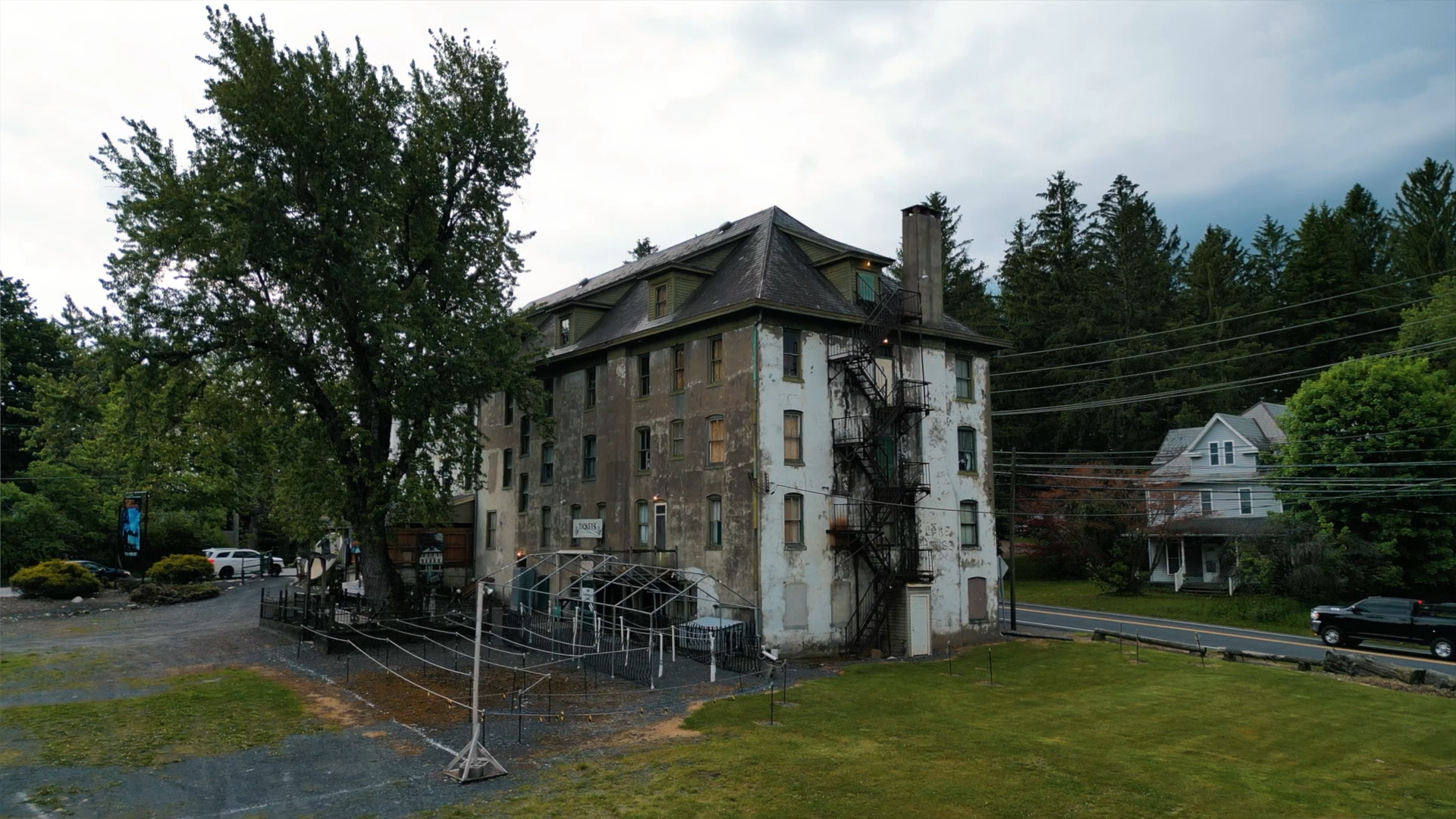Eric Mintel Investigates | Hotel of Horror