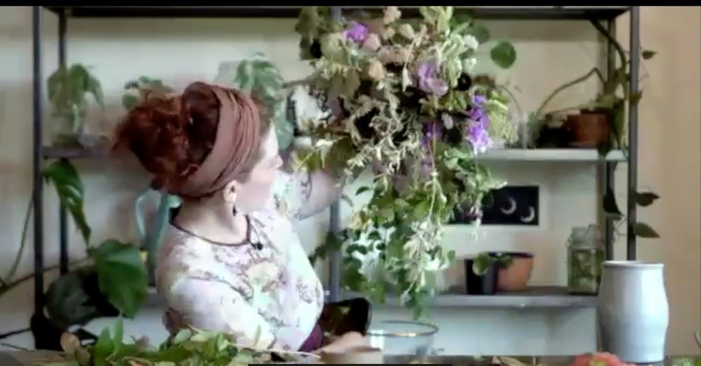 Live Replay: Cascading Garden Bouquets