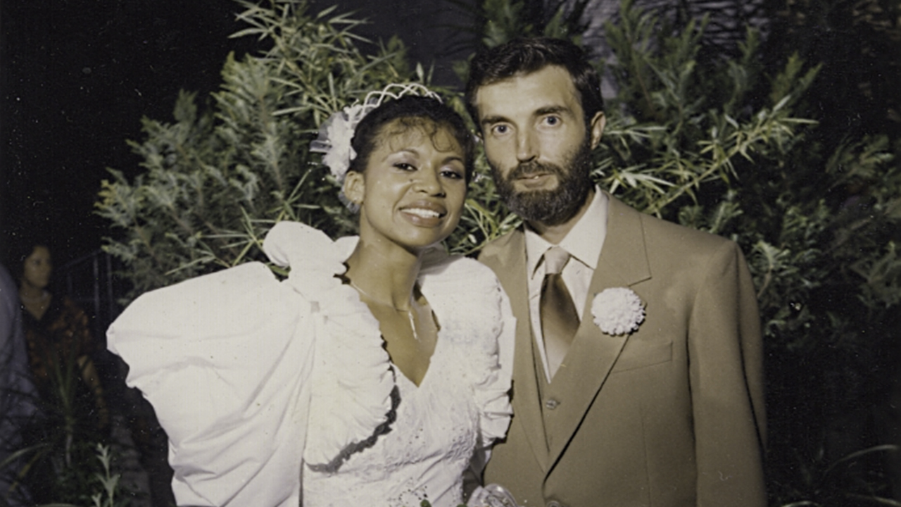 Bonus - Viv meets his wife