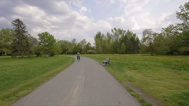 Parc Maisonneuve (2 miles / 3 km loop)