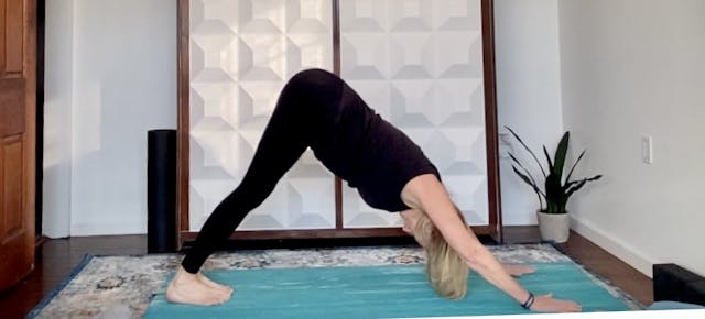 Morning Flow to Open the Hips with Liz