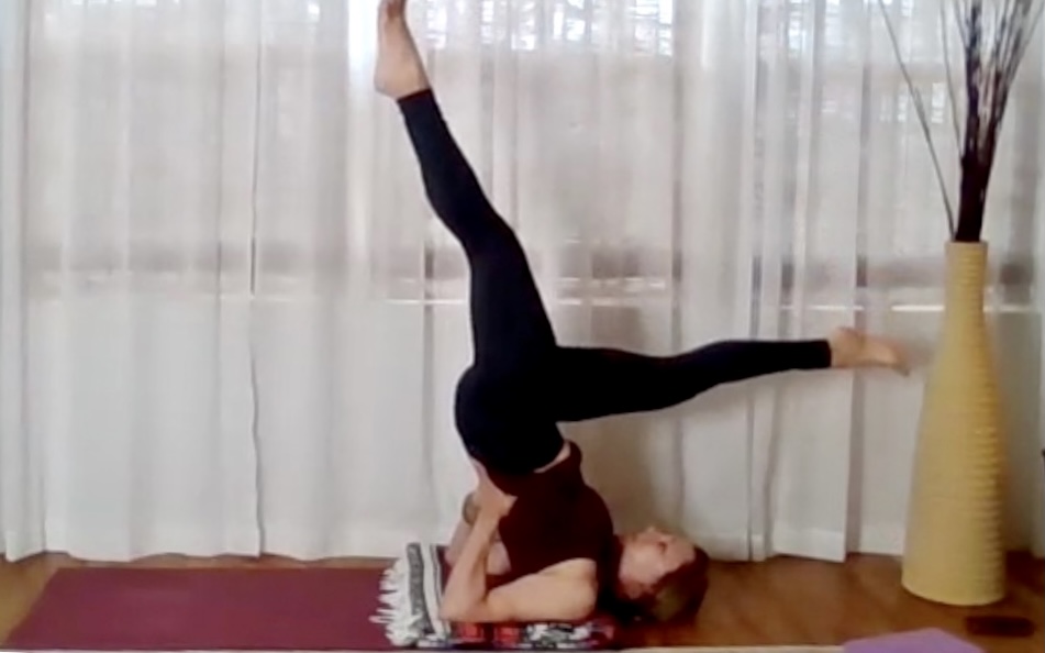 Alignment -based Vinyasa with Splits and Inversions with Kelly