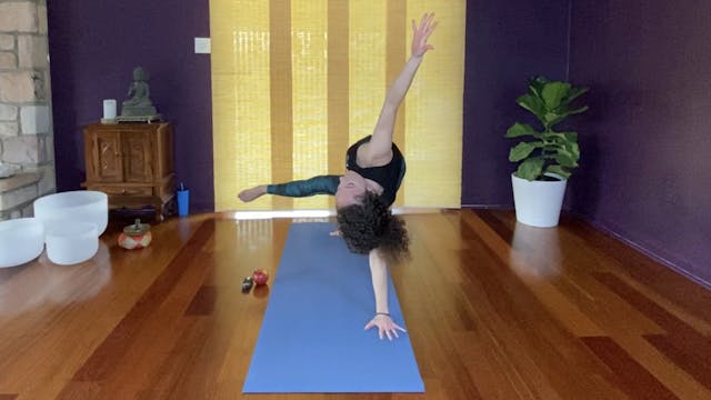 Happy Juice Vinyasa Glow with Amanda
