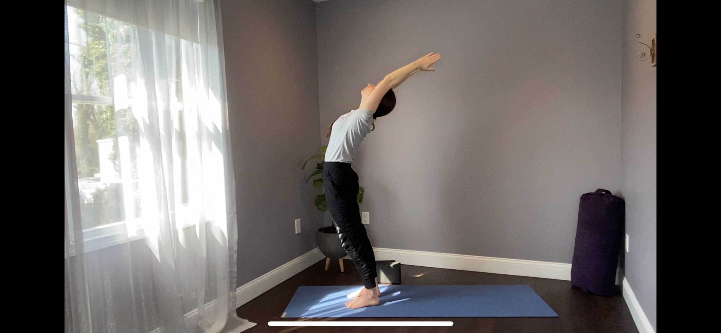 Unrolling the Shoulders Vinyasa Flow with Leslie