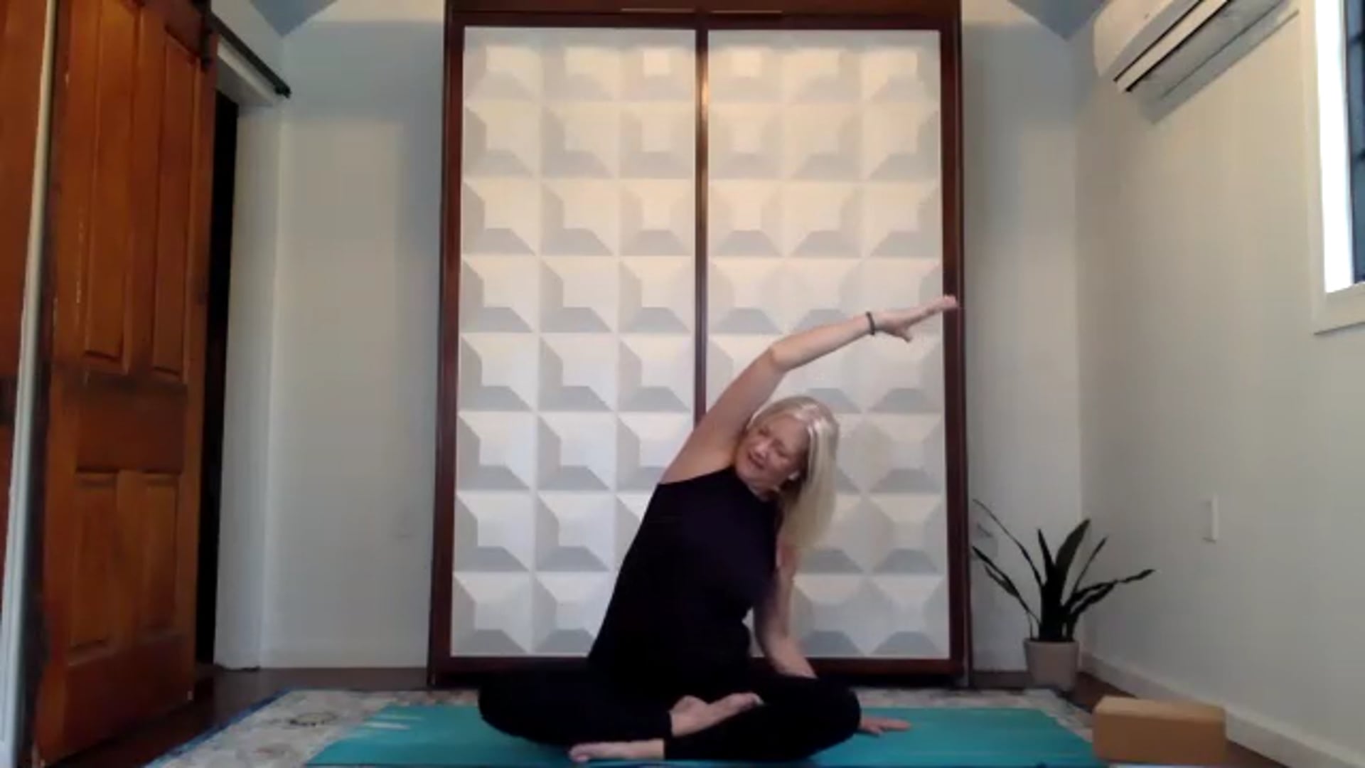 Opening the Shoulders and Feeling Good with Liz