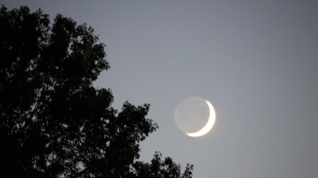 Tips + Techniques: Using Stickers to Begin Your Meditation Practice